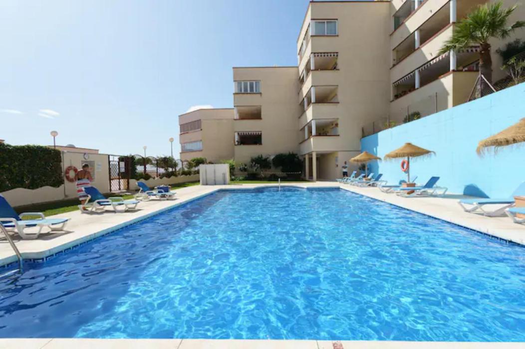 Chic Beachfront Flat With Amazing Sea Views And Private Indoor Parking Benalmádena Eksteriør billede