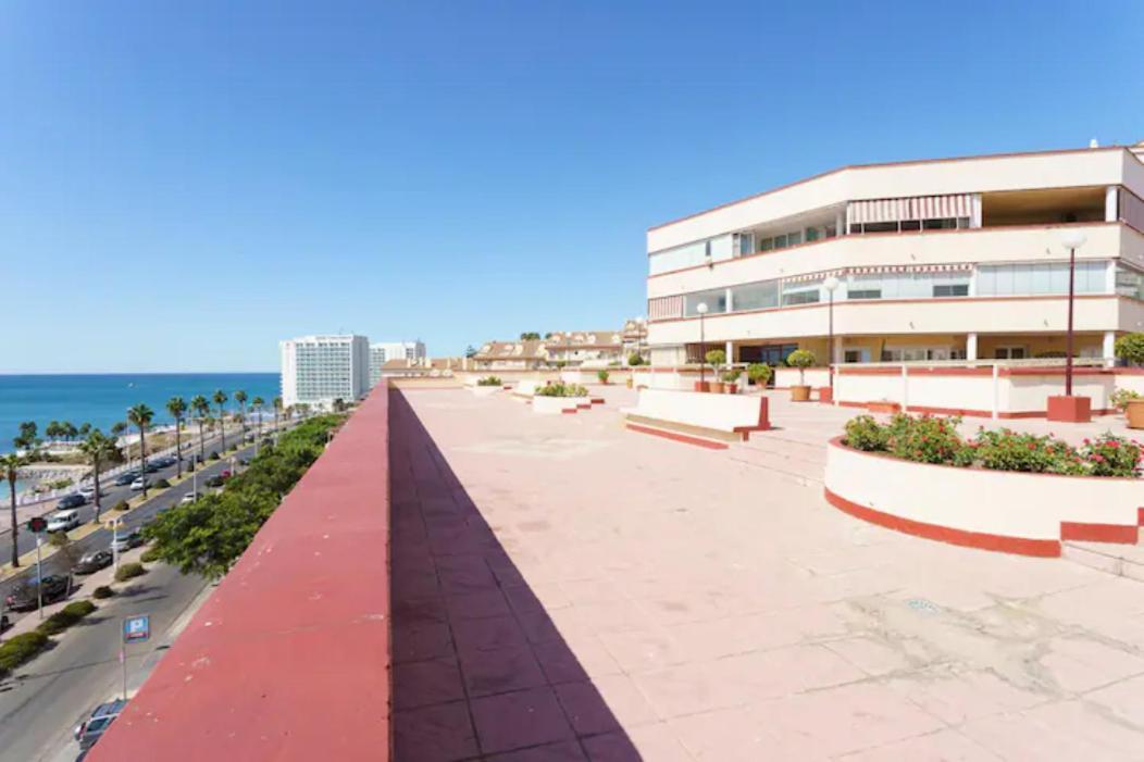 Chic Beachfront Flat With Amazing Sea Views And Private Indoor Parking Benalmádena Eksteriør billede
