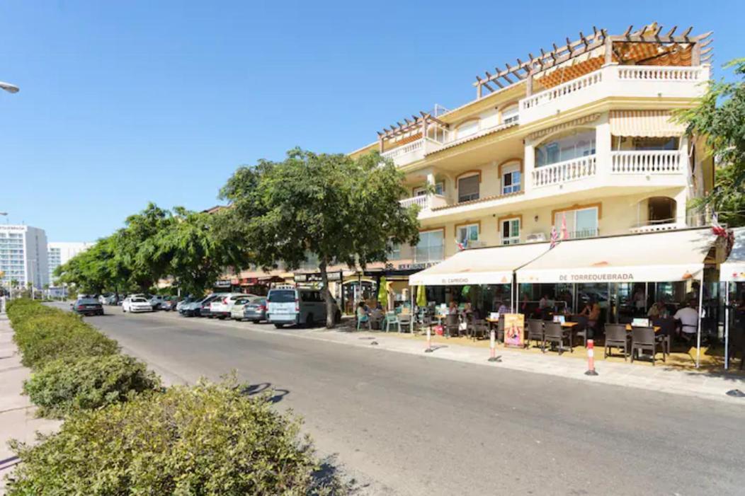 Chic Beachfront Flat With Amazing Sea Views And Private Indoor Parking Benalmádena Eksteriør billede