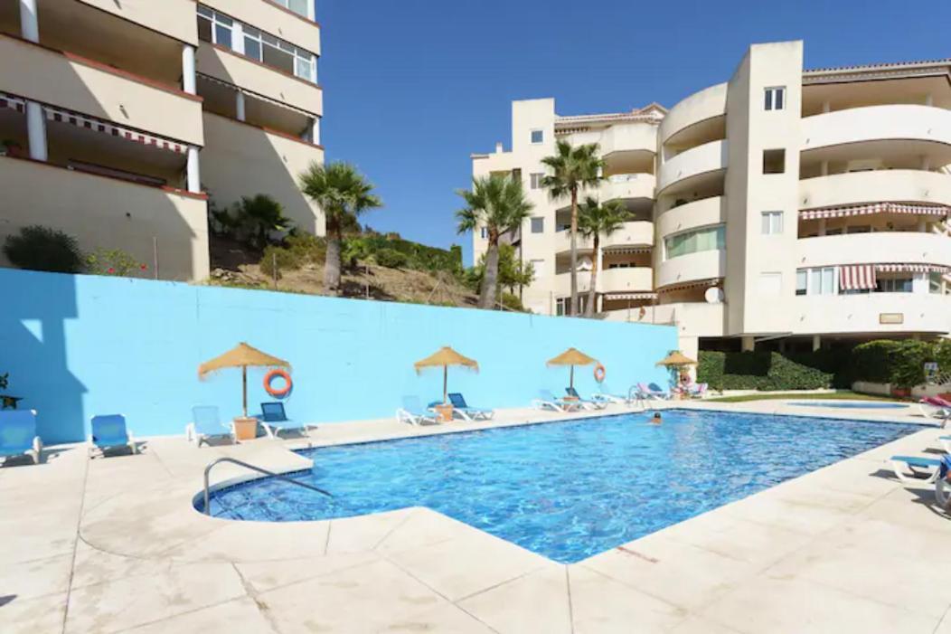 Chic Beachfront Flat With Amazing Sea Views And Private Indoor Parking Benalmádena Eksteriør billede