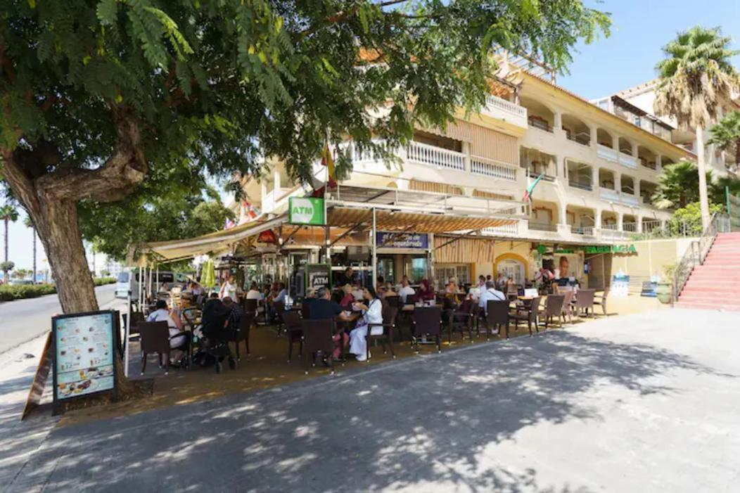 Chic Beachfront Flat With Amazing Sea Views And Private Indoor Parking Benalmádena Eksteriør billede