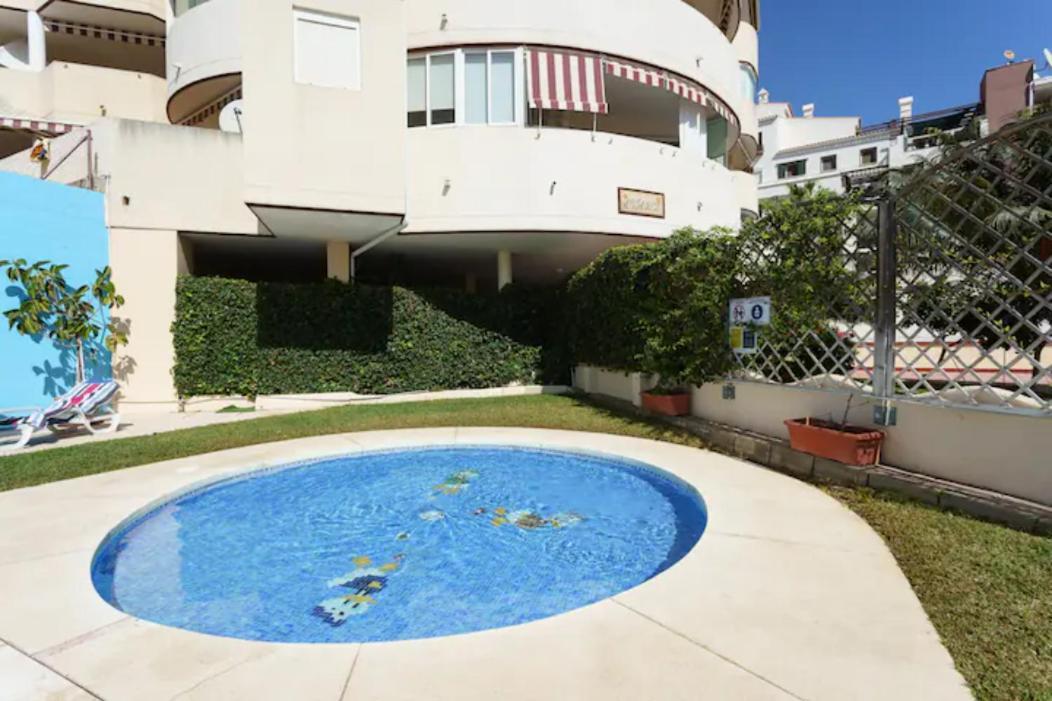 Chic Beachfront Flat With Amazing Sea Views And Private Indoor Parking Benalmádena Eksteriør billede