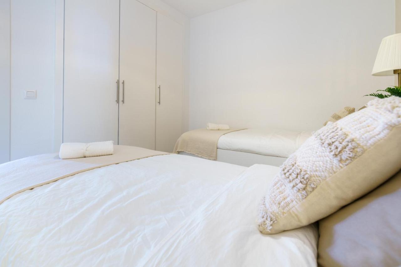 Chic Beachfront Flat With Amazing Sea Views And Private Indoor Parking Benalmádena Eksteriør billede