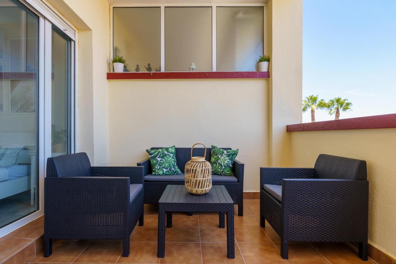 Chic Beachfront Flat With Amazing Sea Views And Private Indoor Parking Benalmádena Eksteriør billede