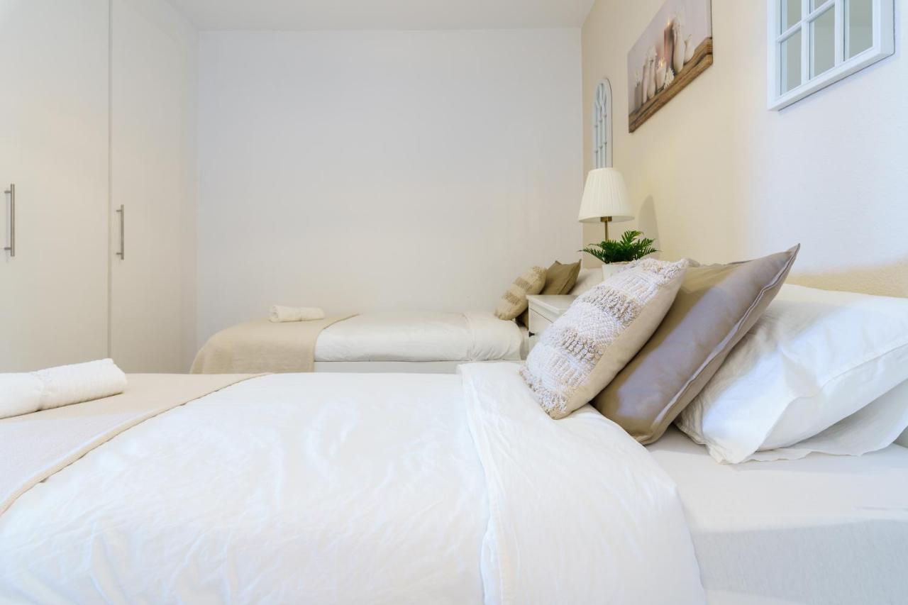 Chic Beachfront Flat With Amazing Sea Views And Private Indoor Parking Benalmádena Eksteriør billede