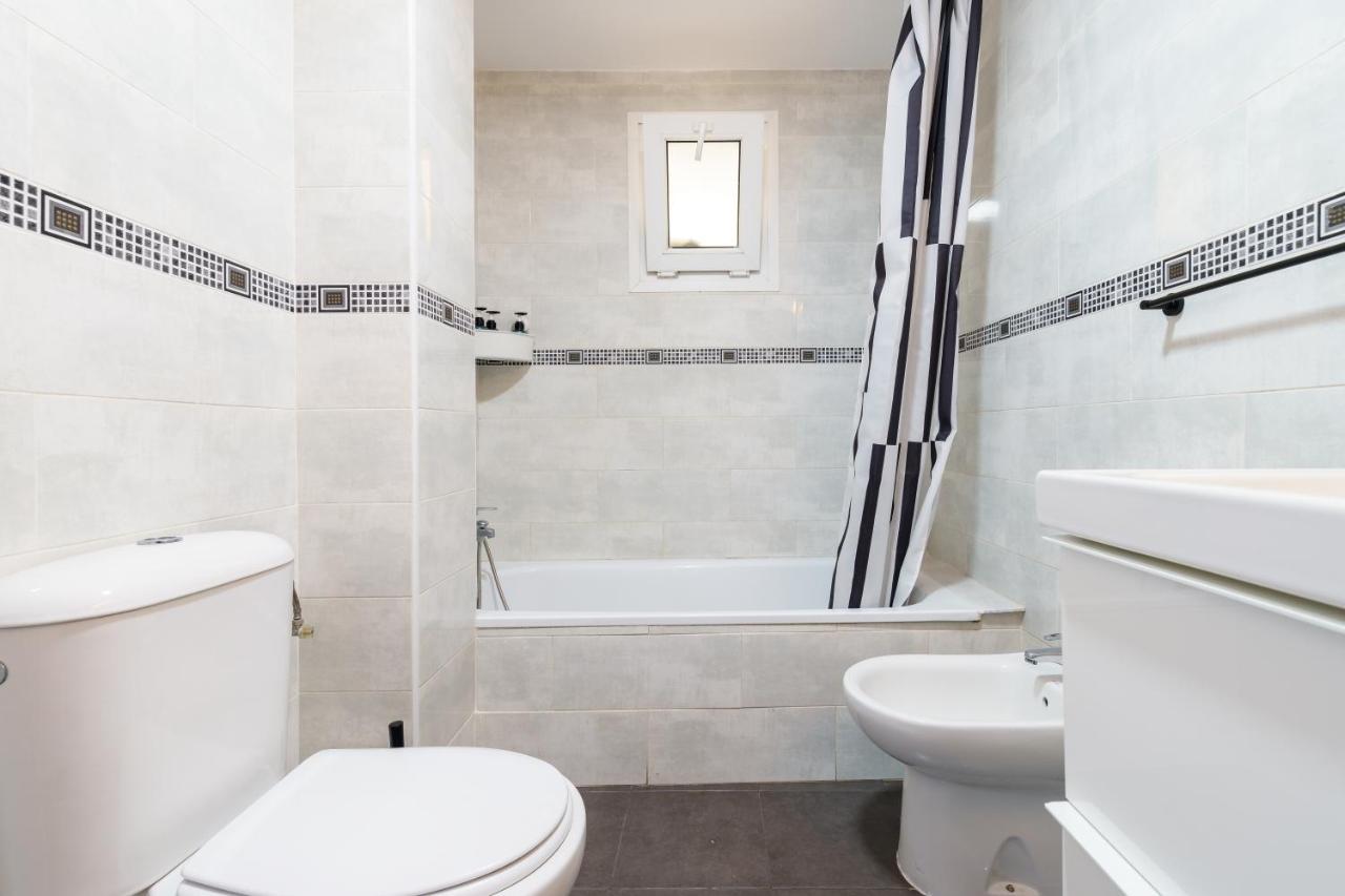 Chic Beachfront Flat With Amazing Sea Views And Private Indoor Parking Benalmádena Eksteriør billede