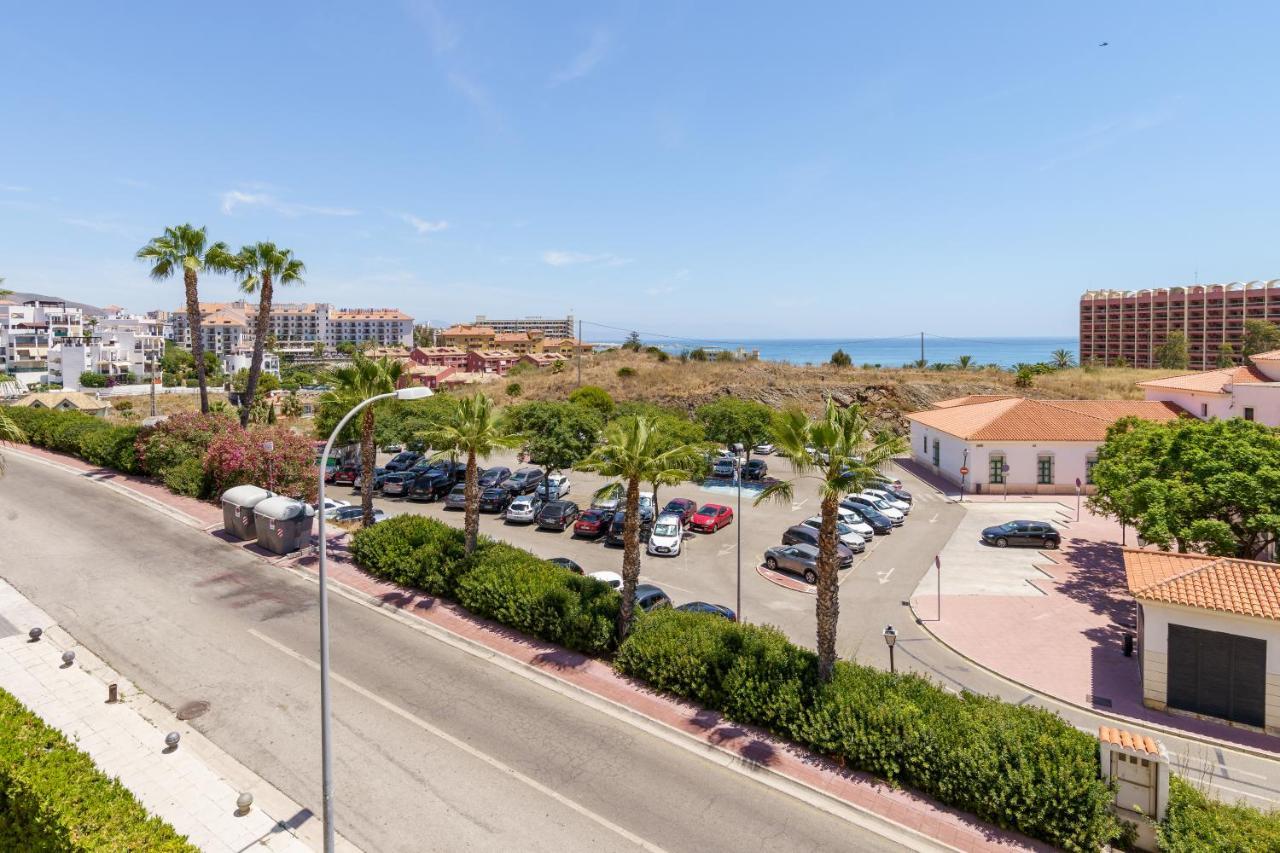 Chic Beachfront Flat With Amazing Sea Views And Private Indoor Parking Benalmádena Eksteriør billede
