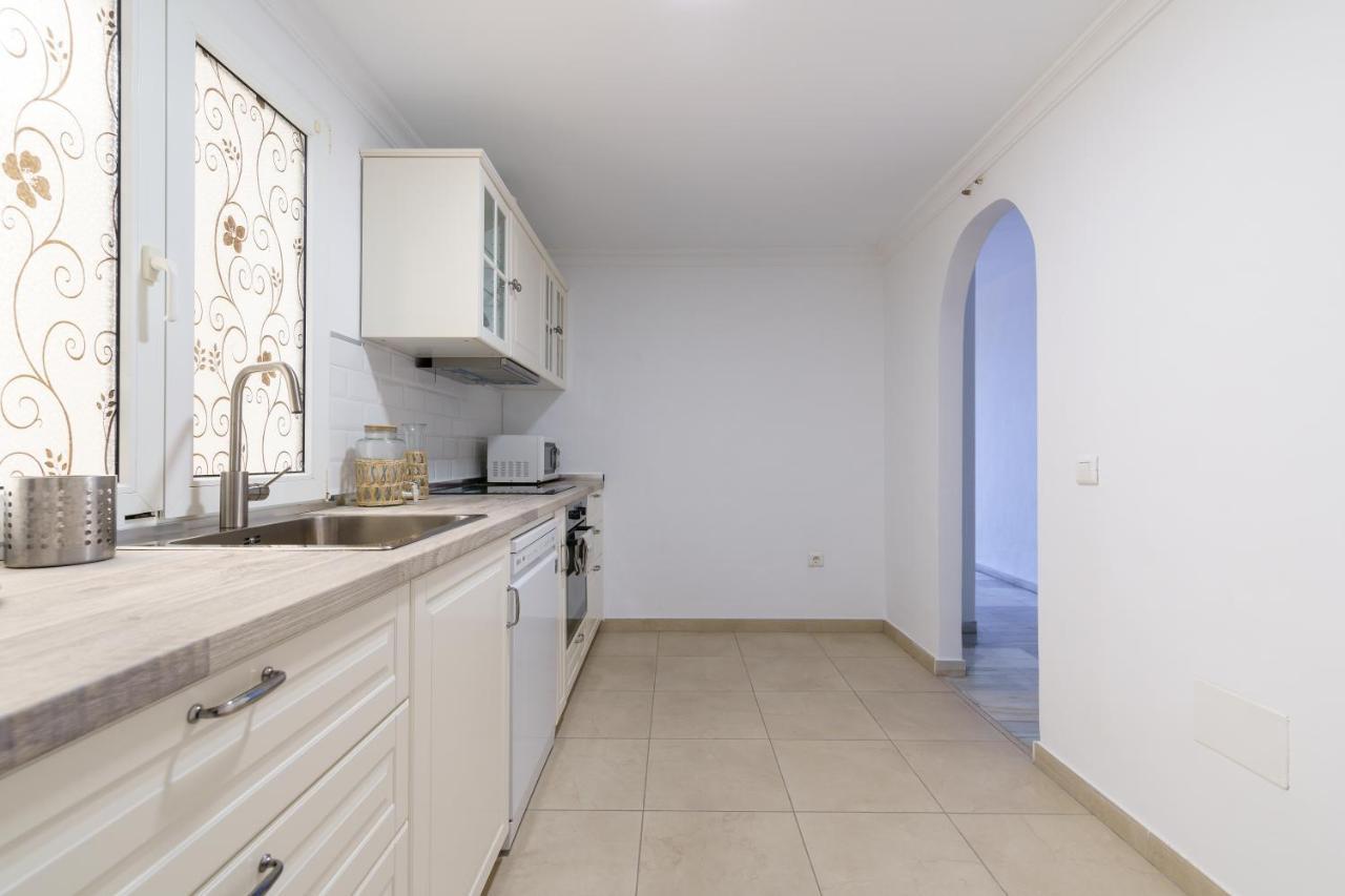 Chic Beachfront Flat With Amazing Sea Views And Private Indoor Parking Benalmádena Eksteriør billede